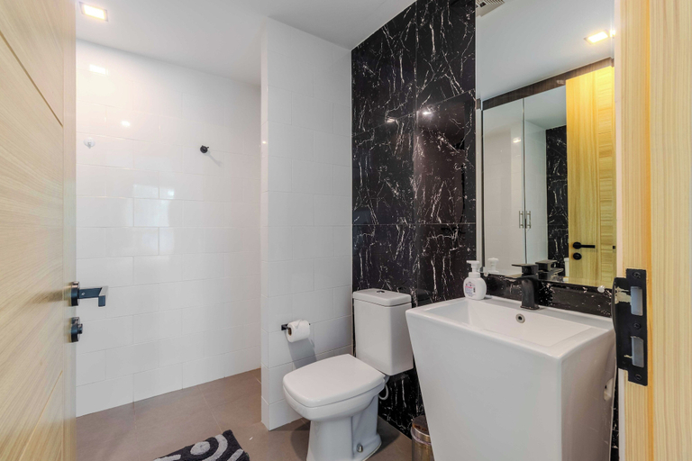 Bathroom 4, Utopia Naiharn unit B405 C248, Pulau Phuket