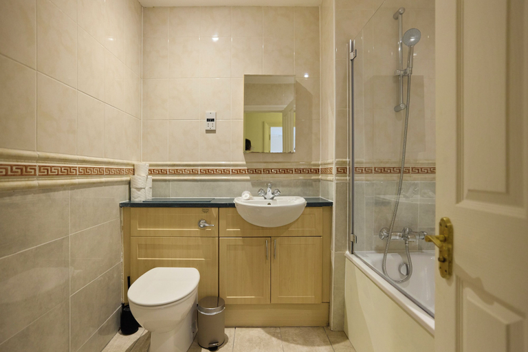 Bathroom 3, Lapwing Court Retreat, London