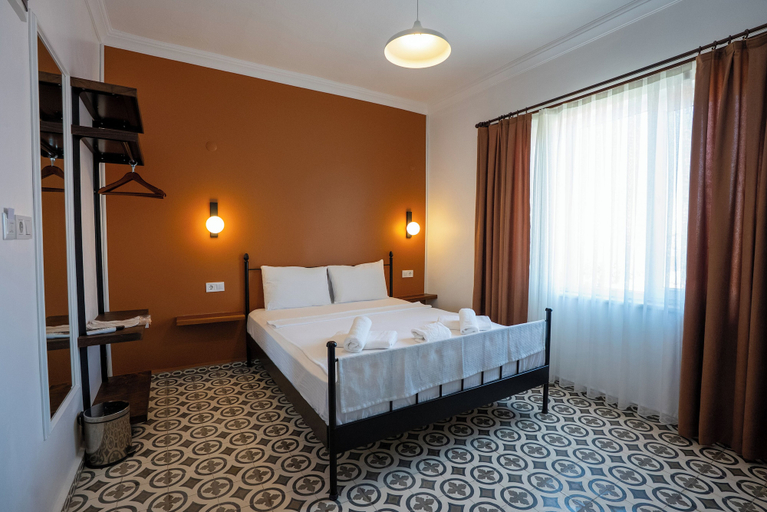 Room 5, Sefa Çamlı Palas, Ayvalık