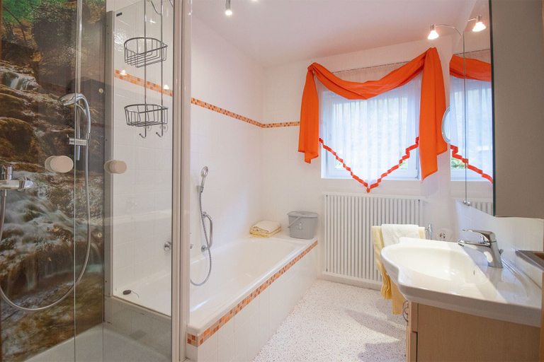 Bathroom 5, Gasthof Blume, Ortenaukreis