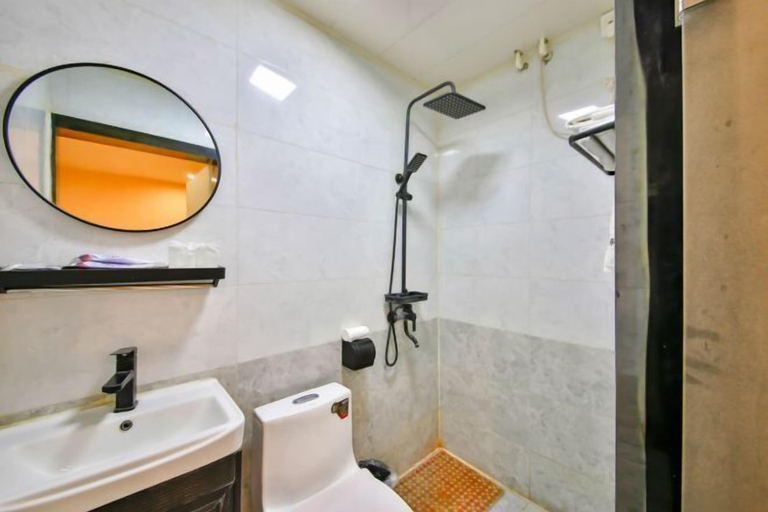 Bathroom, Xinghe Jinjiang Business Hotel, Ulaan Chab