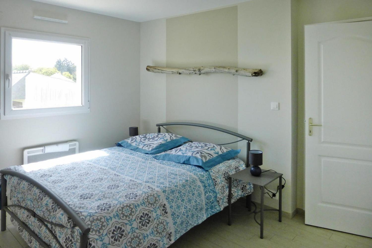 Bedroom 2, House in Saint-Quay near 7 Beaches, Côtes-d'Armor