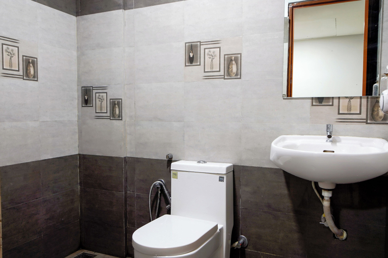 Bathroom 4, The Reach Hotel, Ernakulam