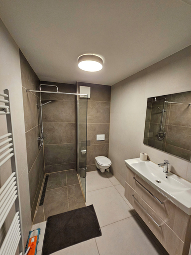 Bathroom 5, Apartments Skyreach, Essen
