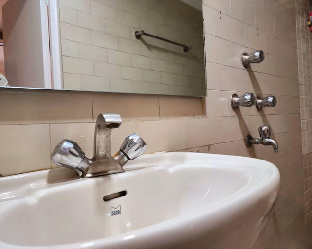 Bathroom 3, Hotel Al-Sana, Kolkata