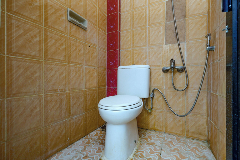 Bathroom 3, OYO 1706 Hotel H&w Solo, Karanganyar