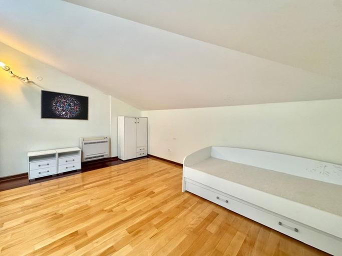 Room 2, Rooftop Elegance Suite