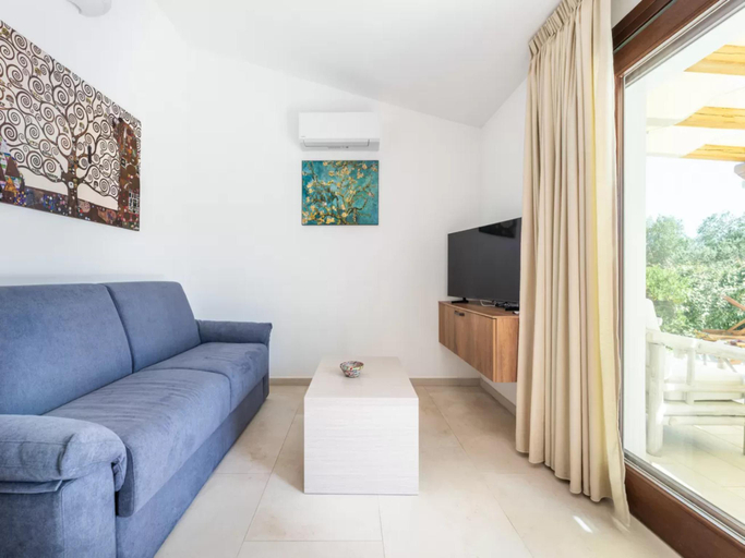 3, Elegant Villa with Private Pool in San Teodoro, Nuoro