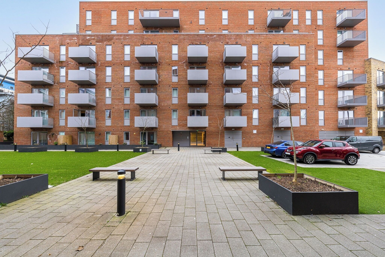 Exterior & Views, 1-bed Apartment, Sleeps2,freeparking,, Slough