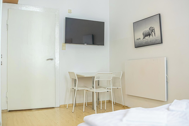 Room 3, Bright Apartment Near Wiener Stadthalle, Wien
