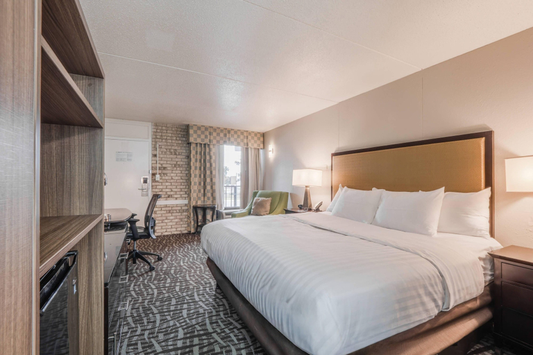 Bedroom 3, Clarion Pointe Winston – Salem Downtown, Forsyth