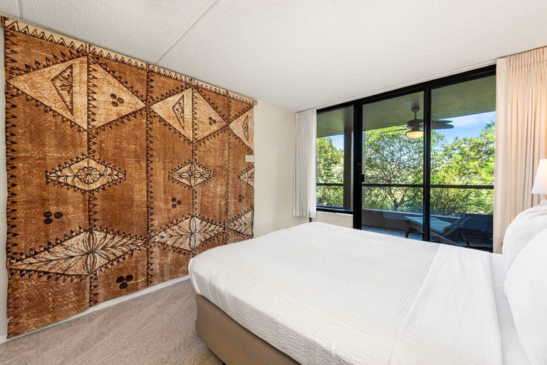 Room 3, Hawaiian Unit + Walking Distance to Town - AC & Wifi! - Vrkcv, Hawaii