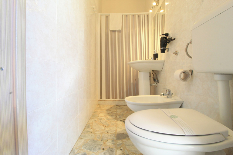 Bathroom 4, catania airport room low cost, Catania