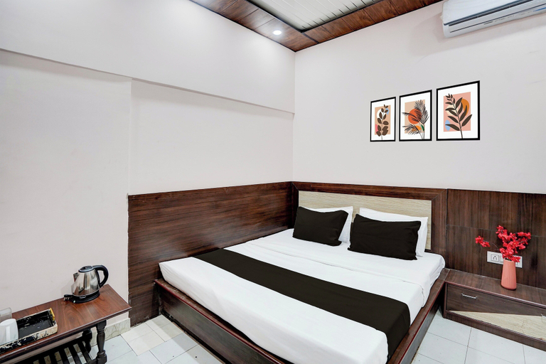 Room 4, Hotel Kalki, Kanpur Nagar
