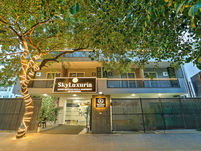 Front of property 4, SkyLuxuria Hotel & Service Apartments, Gurgaon