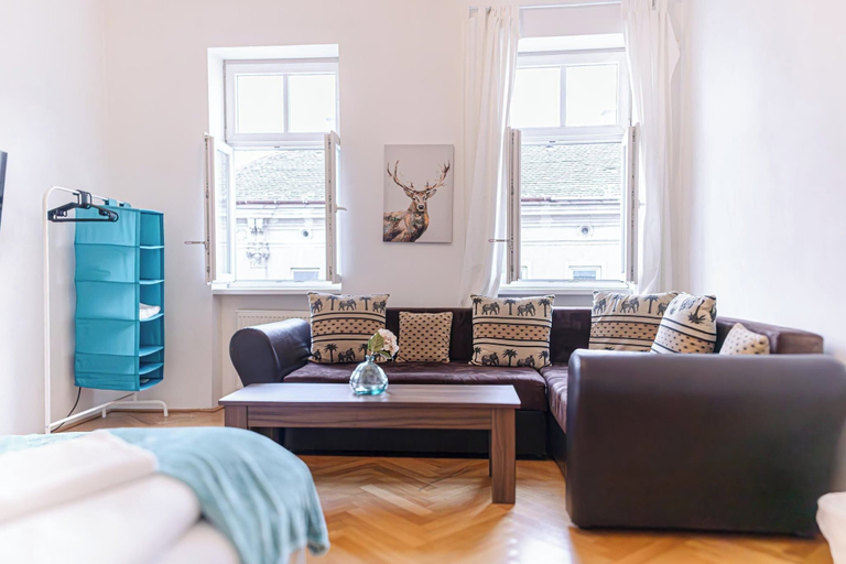 Room 4, Simple 2 Bedroom Apartment with WiFi, Wien