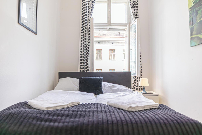 Room 3, Affordable 3BR Apartment Rathausplatz, Wien