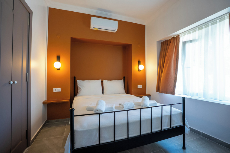 Room 2, Sefa Çamlı Palas, Ayvalık