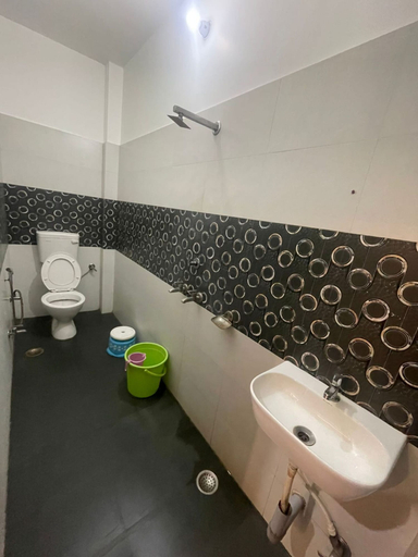 Bathroom, Hotel Lotus Inn, Varanasi