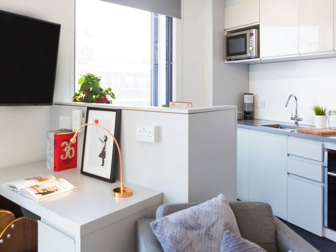 Room 2, Student only Elegant Studio HIghbury I, London