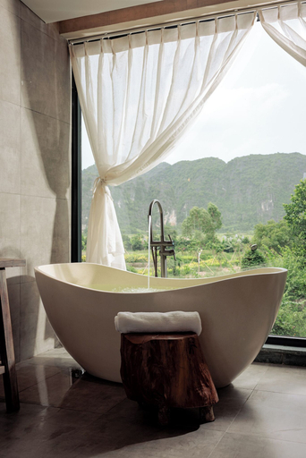 Bathroom 3, La Sen Village, Hoa Lư