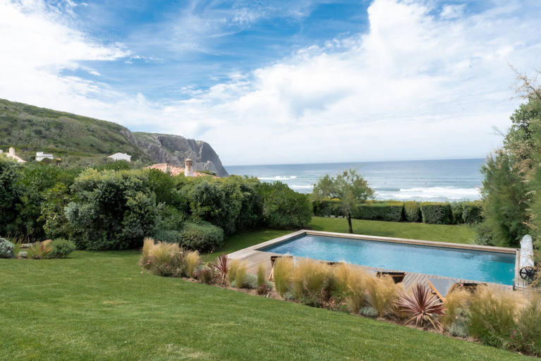 Room 5, Beachfront Recluse by Cadenzalux, Sintra