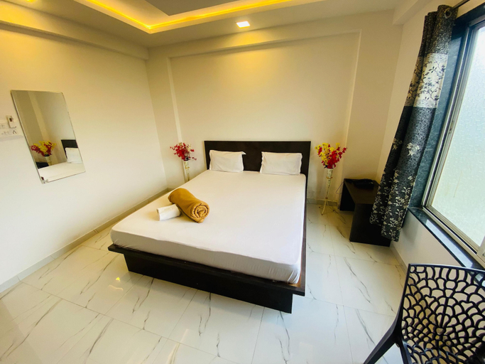 Room 4, Sai Vishwa Lodging, Pune