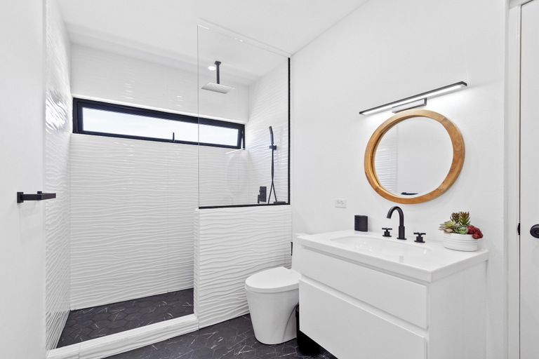 Bathroom 4, Tanki Leendert 43K