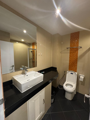 Bathroom 4, New Nordic Hotel Pattaya, Pattaya