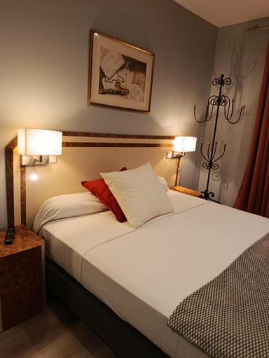 Bedroom 4, Hotel Azur Montmartre, Paris