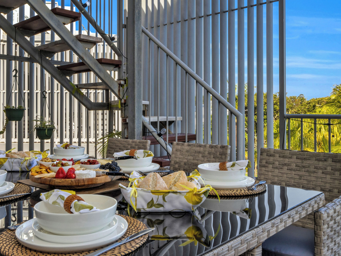 Food & Drinks 4, Drift Apartments, Tweed Heads