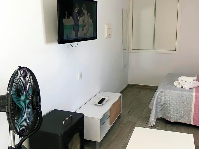 Television, Estudio con Terraza y aire acondicionado, Cádiz