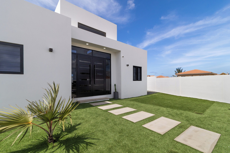 Exterior & Views 2, Tanki Leendert 43K