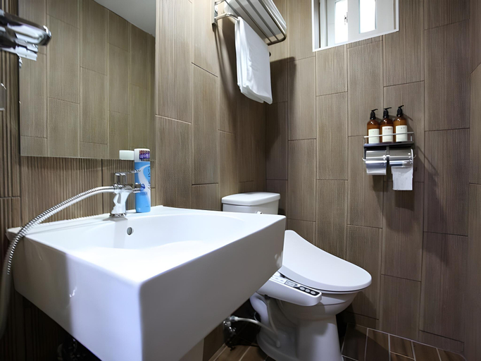 Bathroom, Yeon Motel, Gandong