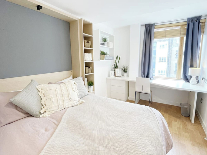 Room 5, Luxury Classic Studio Kirby Street, London