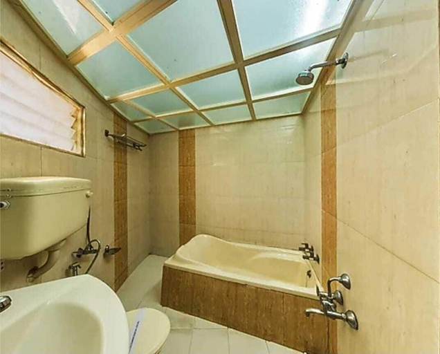 Bathroom 4, Rudra Mahal Ahemdabad, Ahmadabad