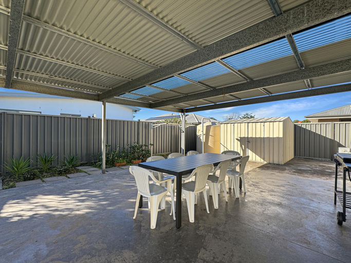 Food & Drinks 4, Spacious 4-Bed Home 2-Min to the Beach, Eurobodalla