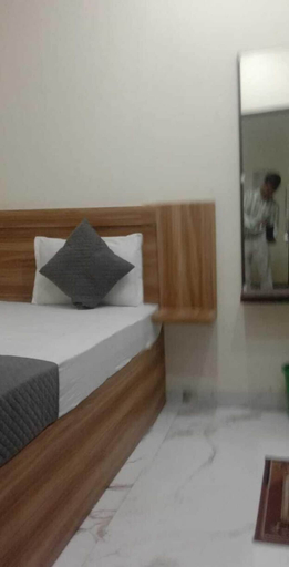 Room 4, Om Guest House Lucknow, Lucknow