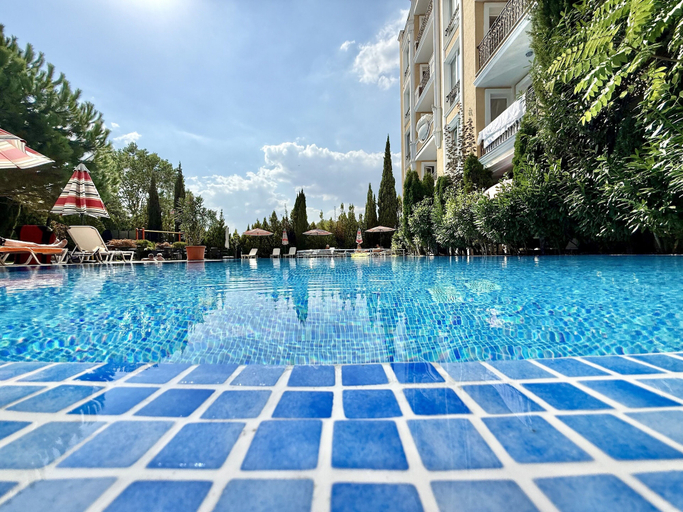 Pool 2, Menada Messembria Palace Apartments, Nesebar