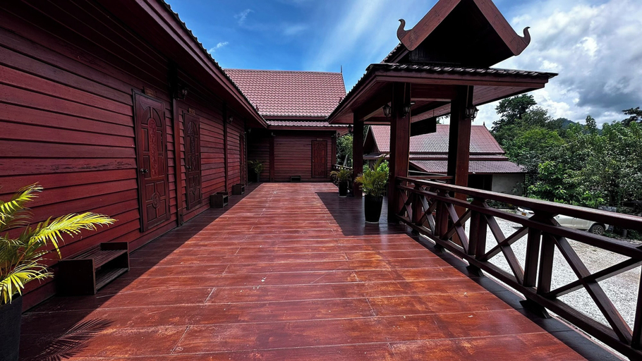 Others 4, Wang Namthip Hotel, Feuang