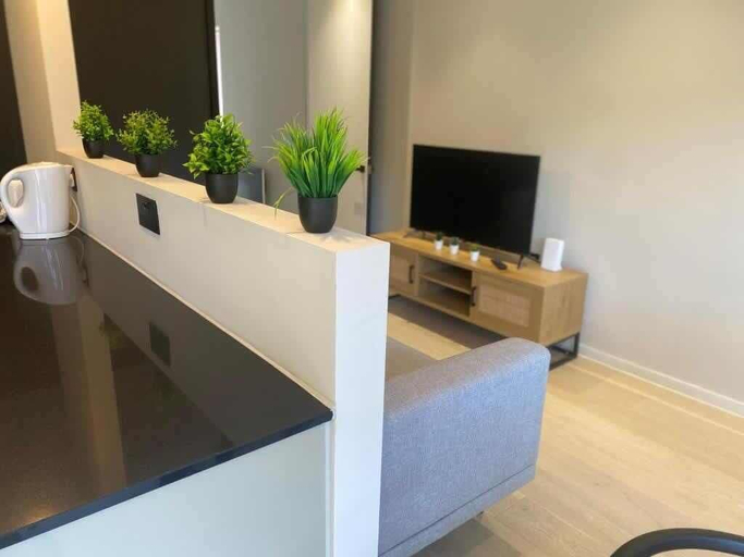 Living area 3, Joyful - 2 Ensuite Flat in M15, Manchester