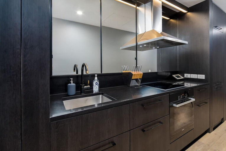 Others 5, Stunning 1BR Apartment with Water Views, Canberra