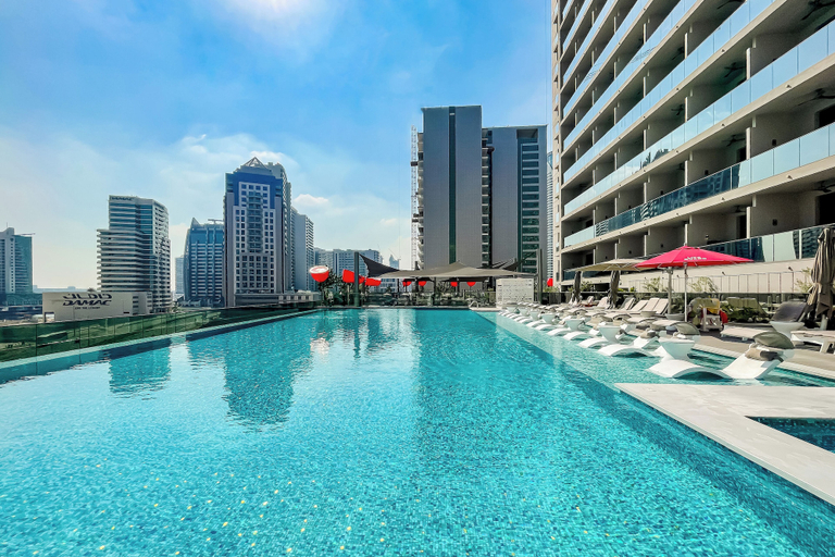 Outdoor pool 2, Executive Studio MAG 318, Dubai