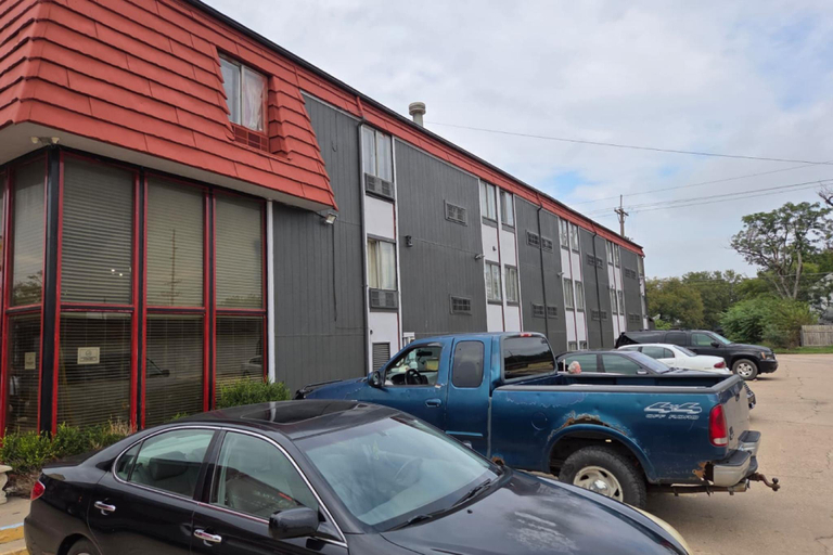 Exterior view 5, Blue Way Inn by Jasper Hutchinson, Reno