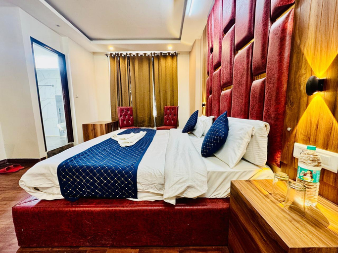 Bedroom 1, Royal Residency, Kullu