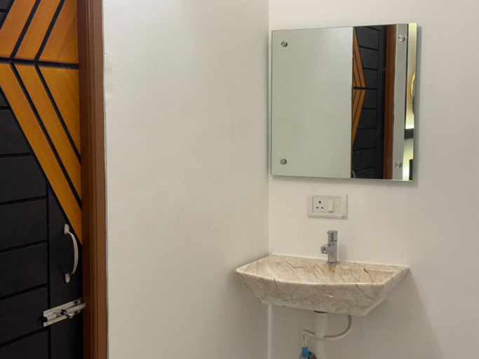 Bathroom, Le Park Resort, Viluppuram