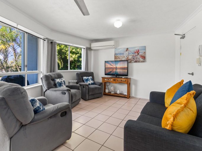 Separate living room 2, Spacious Esplanade Apartment with Rooftop Access, Hervey Bay - Pt A