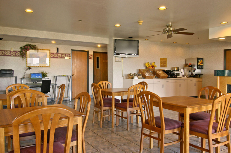 Food & Drinks 5, Baymont by Wyndham Tuscola, Douglas