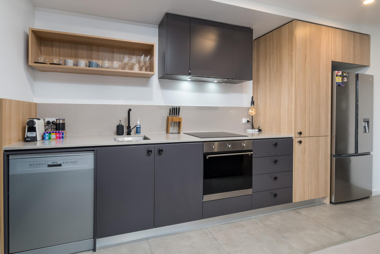 Others 5, Modern 1-Bed Apartment With Pool And Sauna, Canberra