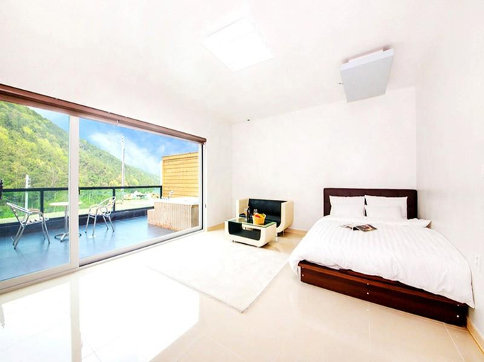 Bedroom 2, Tongyeong Hue Spa Pension, Tongyeong